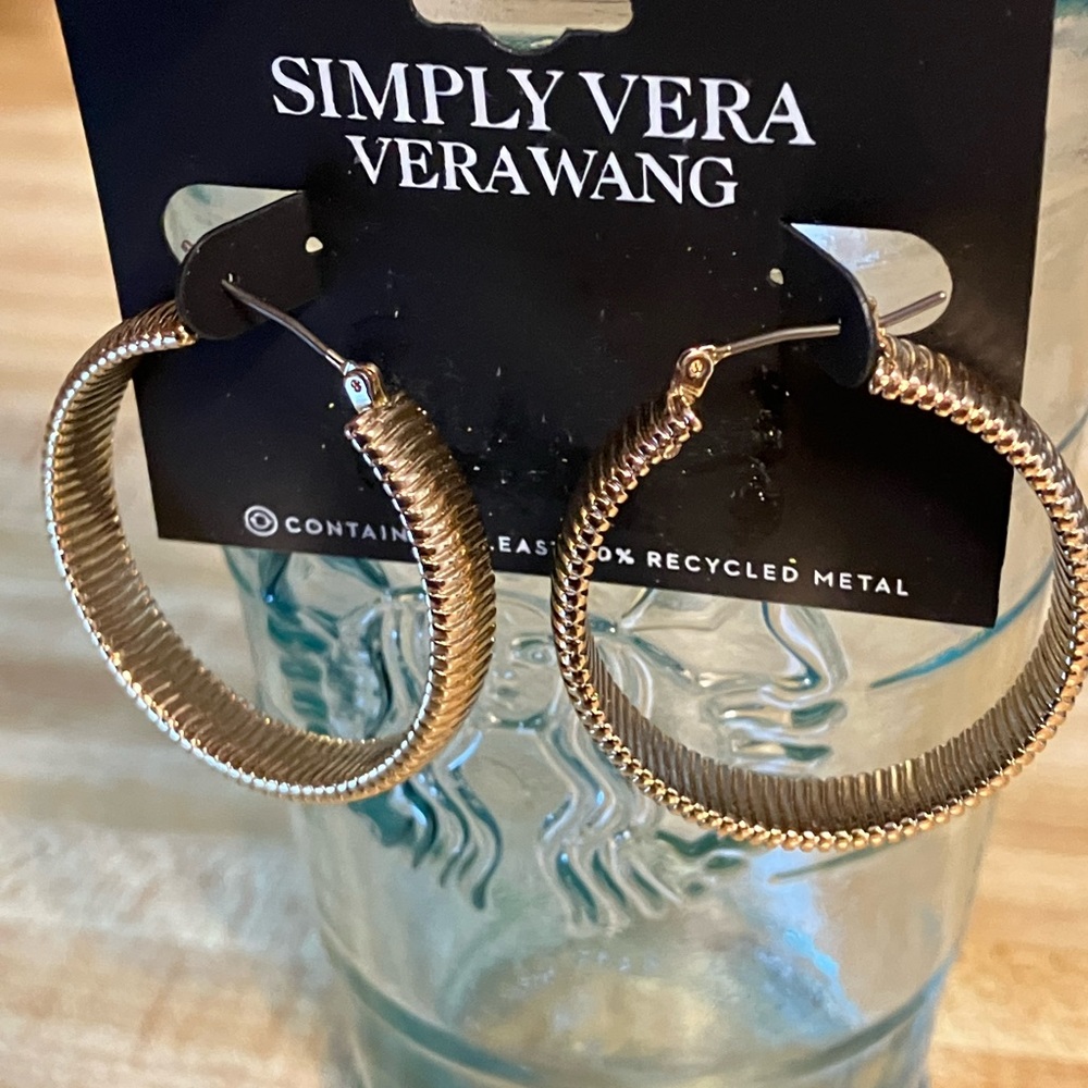 🌸Vera Wang Gold Hoops - Picture 2 of 5
